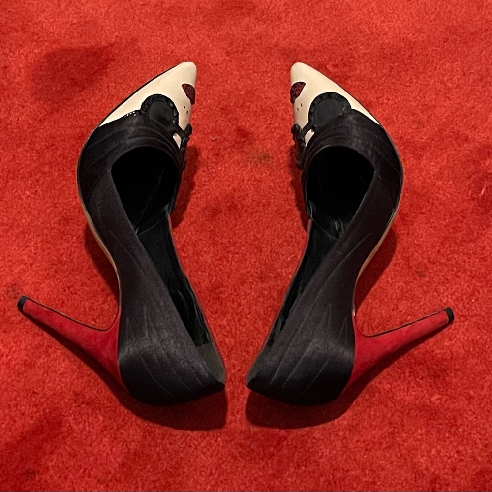 Alice + Olivia Face Pump - Picture 3 of 9